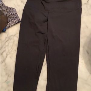 Lululemon black crops size 6